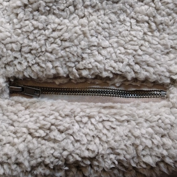 Thread & Supply furry fleece vest sz L beige/cream color - Picture 5 of 11